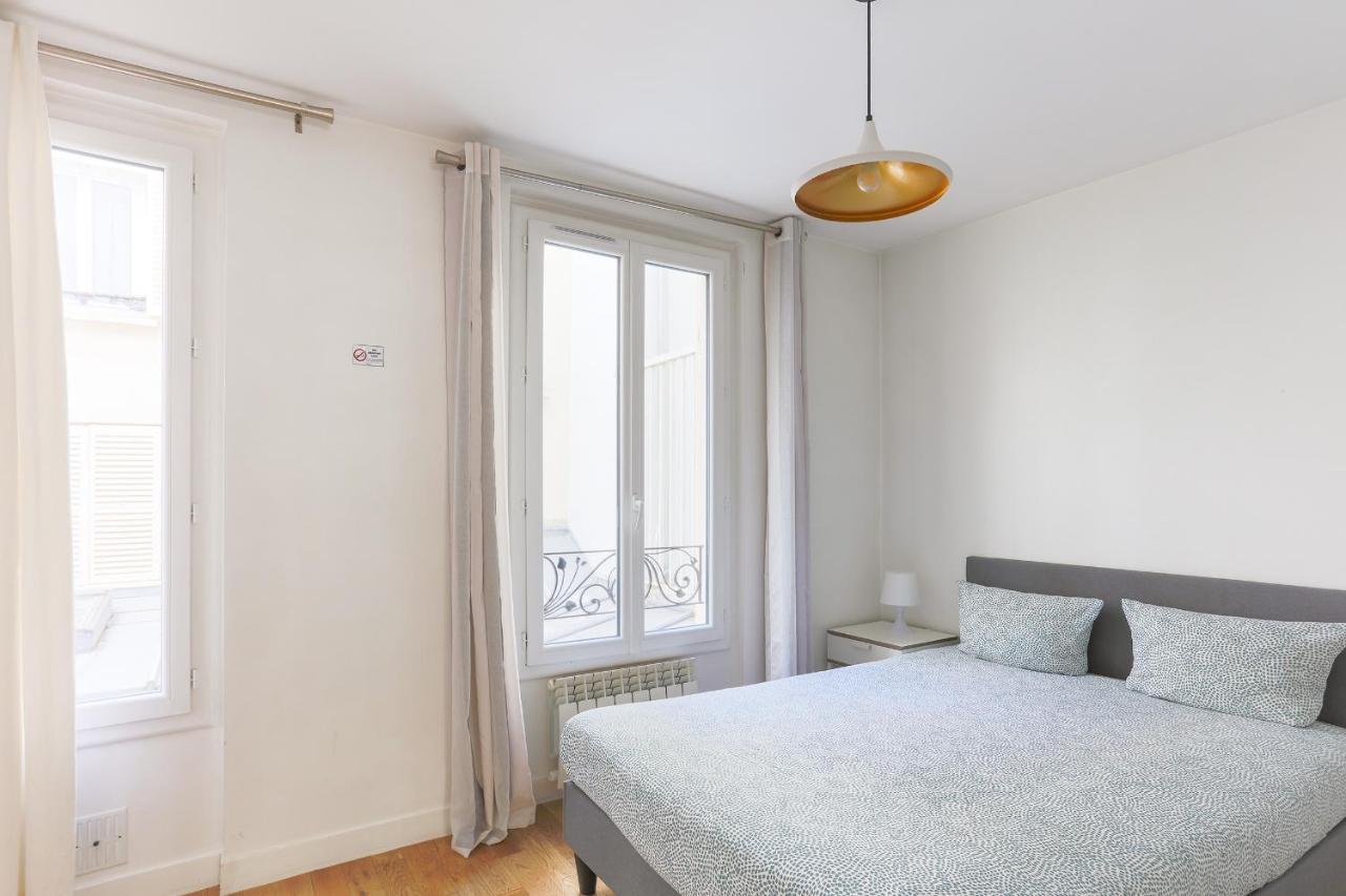 Eiffel Tower Royal Apartment Paris Exterior photo